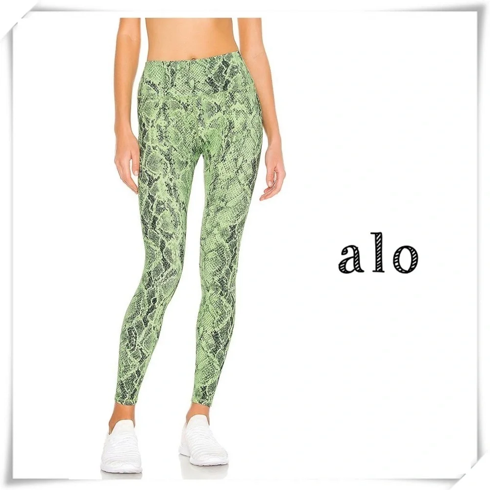 ALO Yoga Green Snakeskin Vapor Full length Leggings in Neon Green